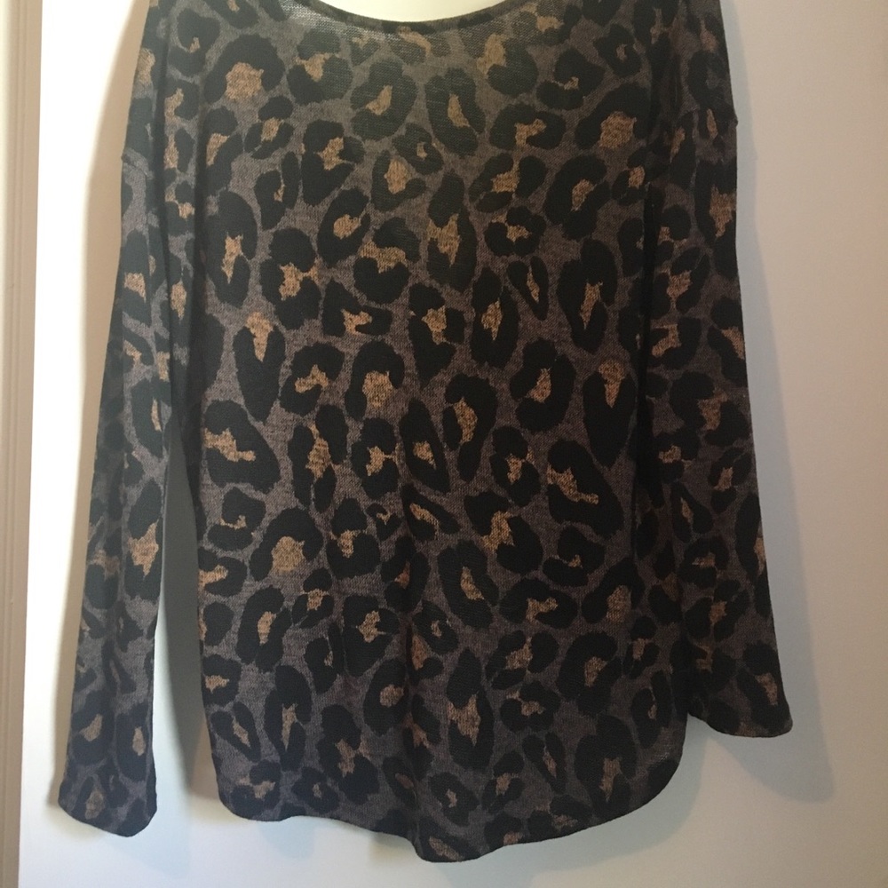 Leopard sweater twist back